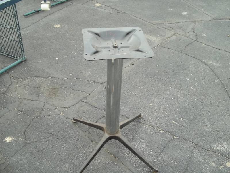 lot 59 image: Unasembled table 36 x 36 x30