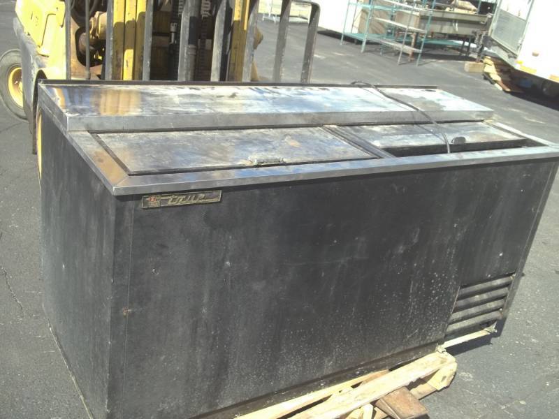lot 91 image: Commercial Chest Cooler