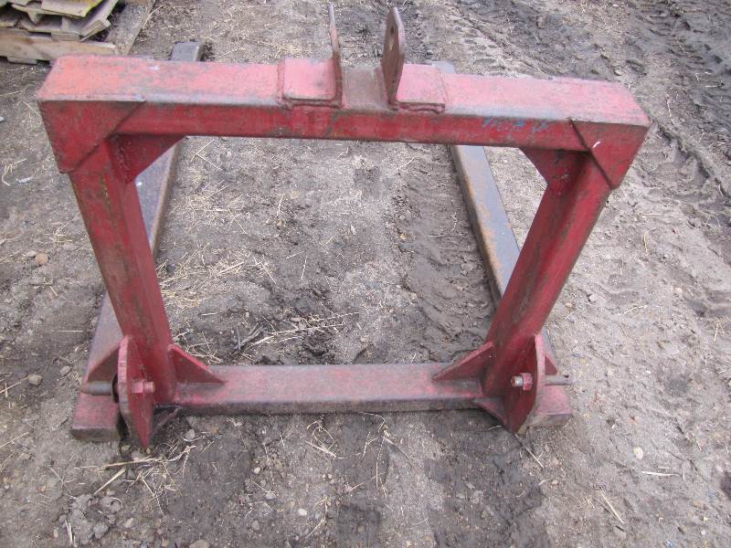 3 Point Round Bale Forks  Lift