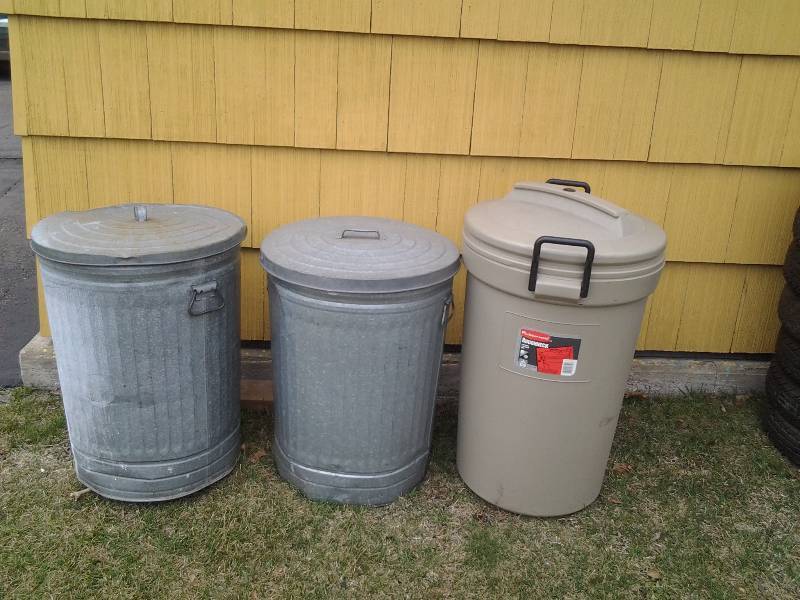 3-Garbage Cans With Lids