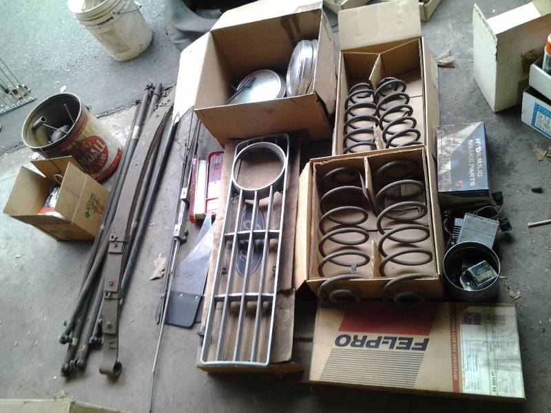 Large Lot Of Old Automotive Parts