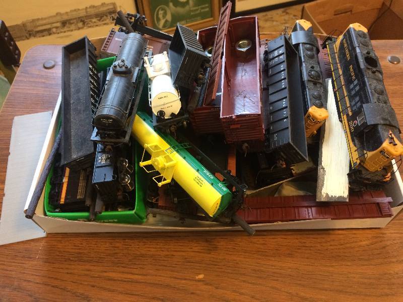 lot 11 image: Assorted Box Cars