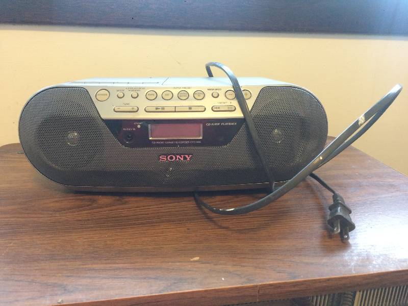 lot 27 image: Sony Radio