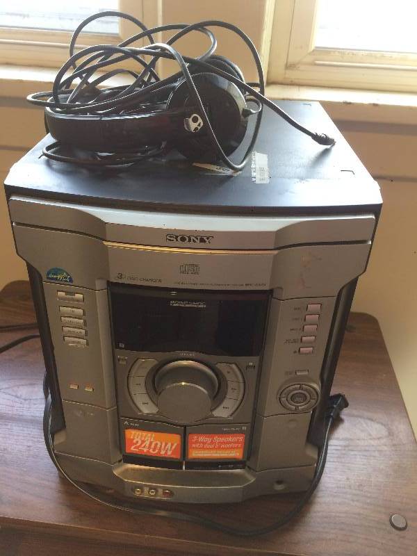 lot 30 image: Sony Compact Receiver