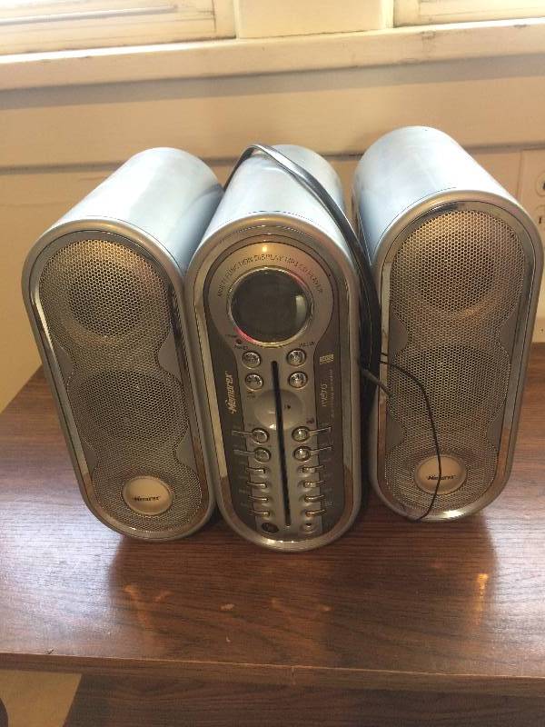 lot 31 image: Memorex Home Audio System