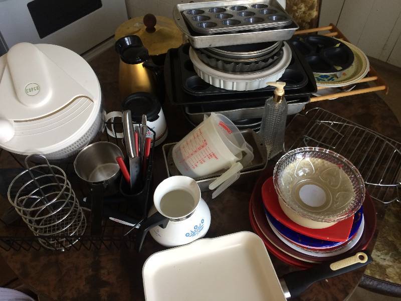 lot 33 image: Assorted Kitchenware