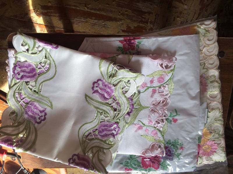 lot 34 image: Assorted Table Cloths and Runners