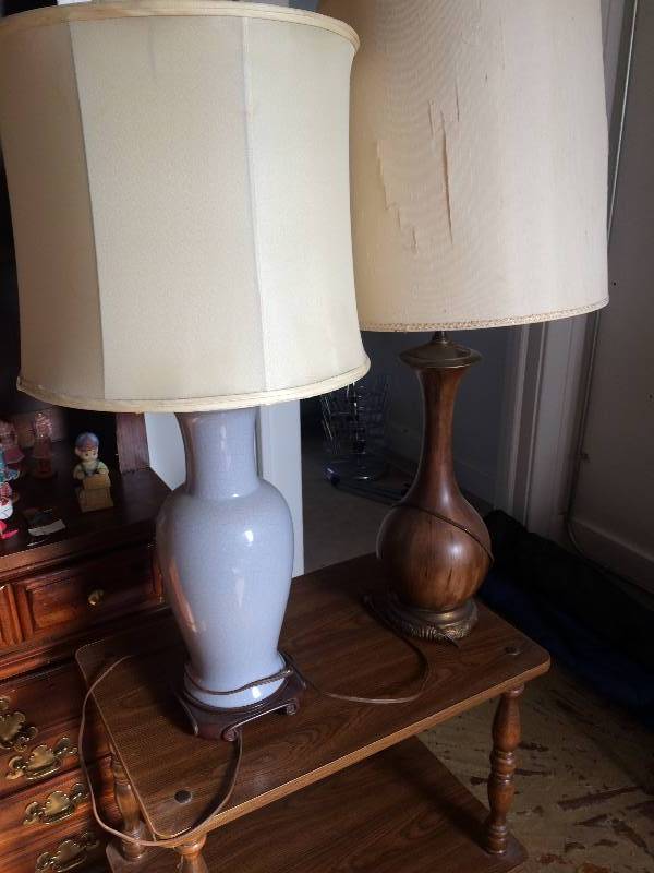 lot 37 image: Lamps