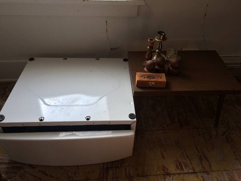 lot 38 image: Appliance Pedestal, End Table