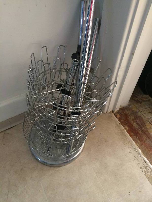 lot 50 image: Shoe Carousel