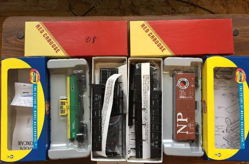 lot 5 image: Red Caboose and Athearn Cars