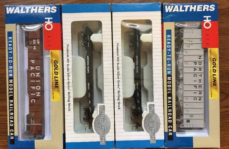 lot 8 image: Gold LIne and Bachmann Cars