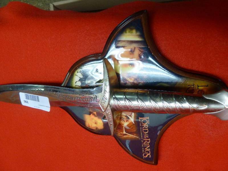 lot 396 image: 18.5 Lord of the Rings Sting Dagger