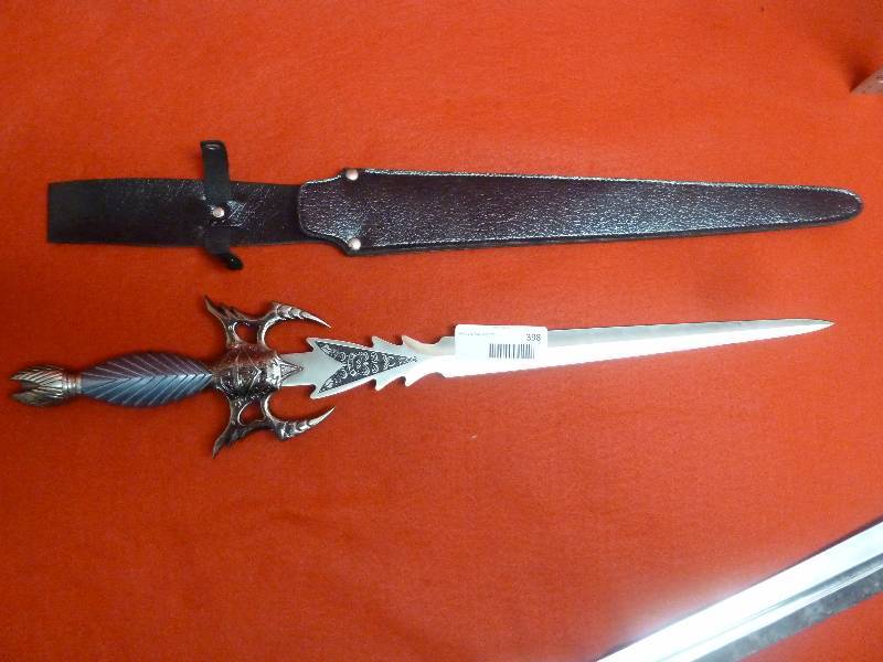 lot 398 image: 23.5 Dagger with Leather Sheath