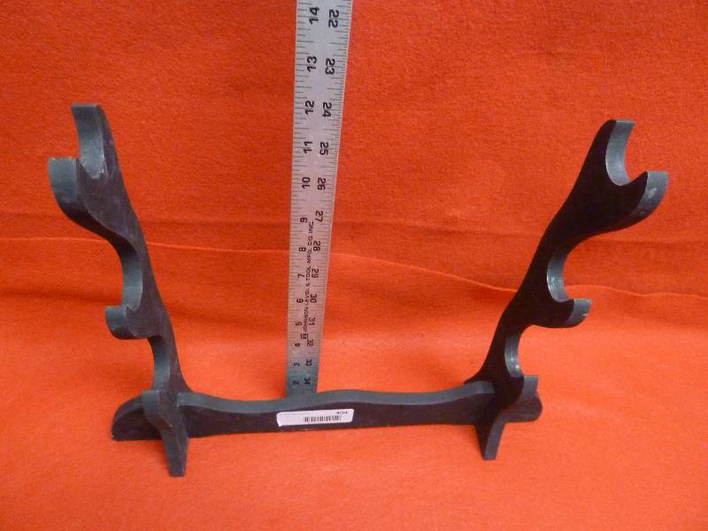 lot 404 image: SwordKatana Rack