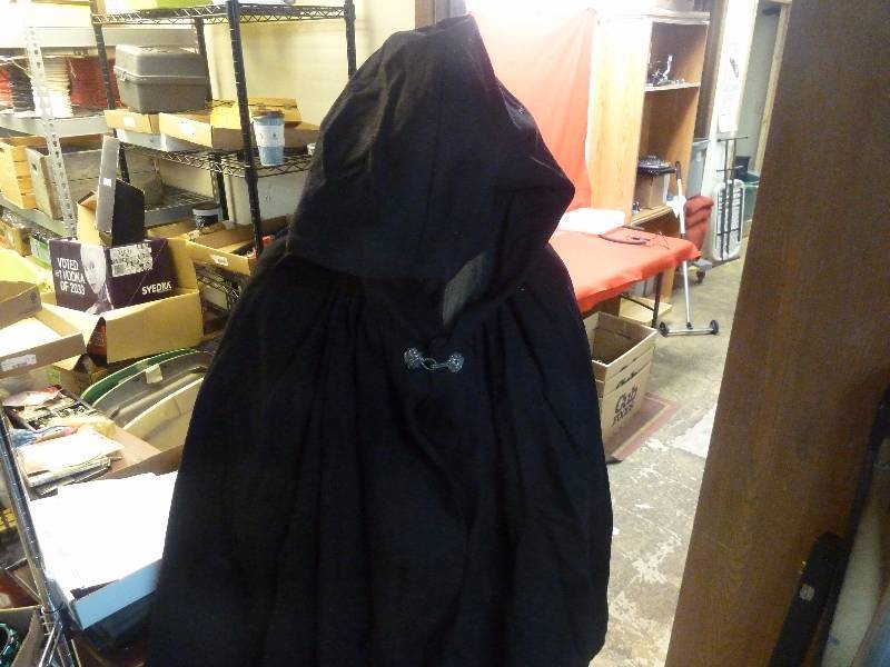 lot 405 image: Heavy Black Cape