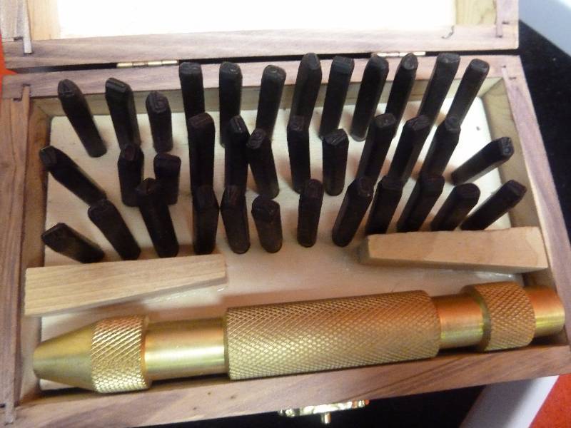 lot 416 image: Leather Punch Set