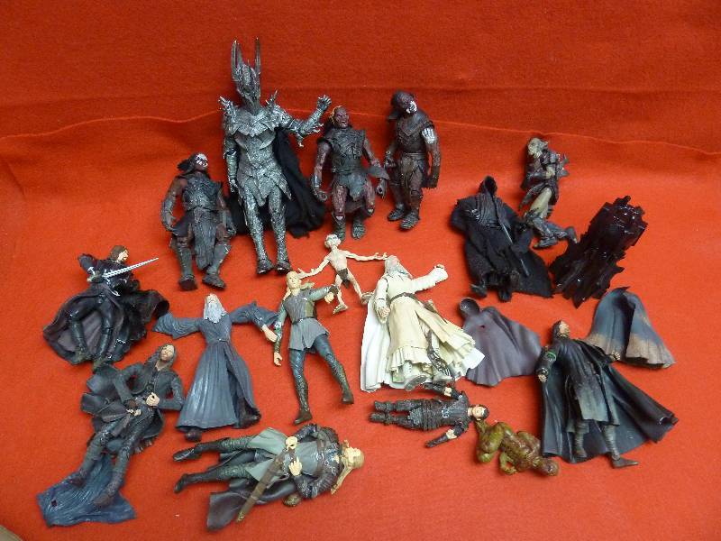 lot 418 image: Lord of The Rings Action Figures