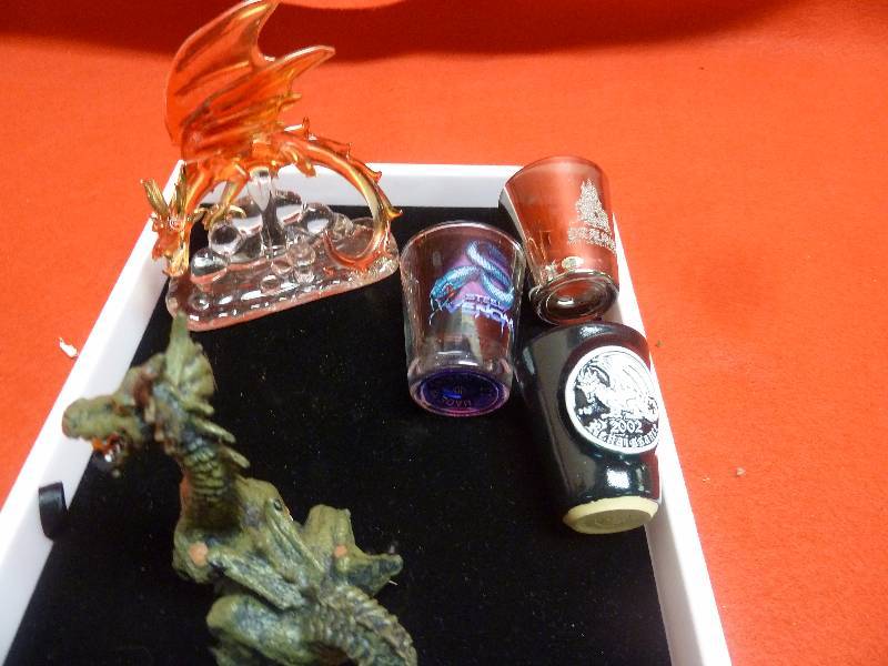 lot 427 image: Dragon Decor and More