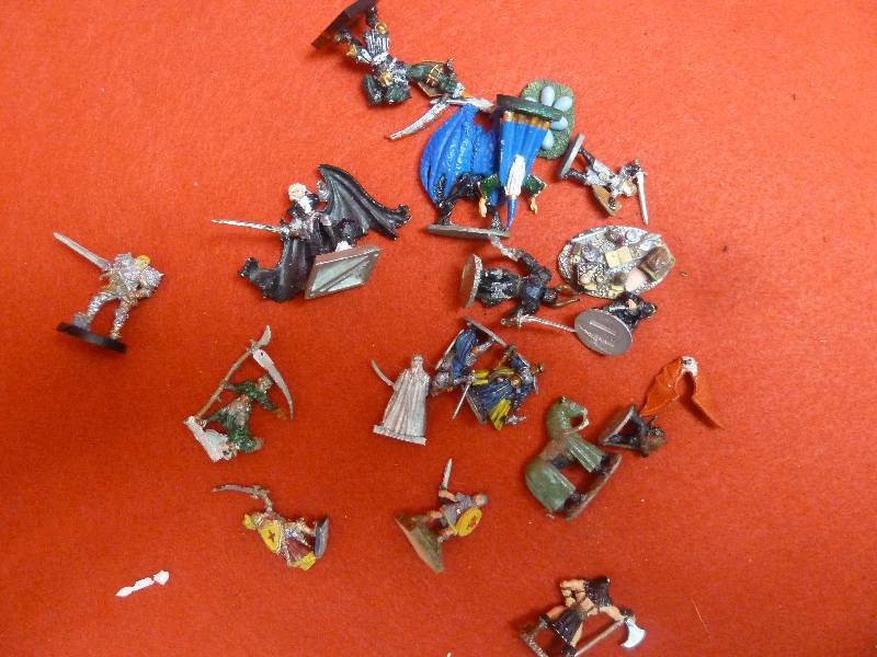 lot 436 image: Small Metal Medieval Figurines