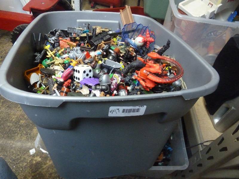 lot 449 image: Large Tub Full of Toys