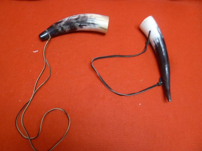 lot 443 image: Powder Horns