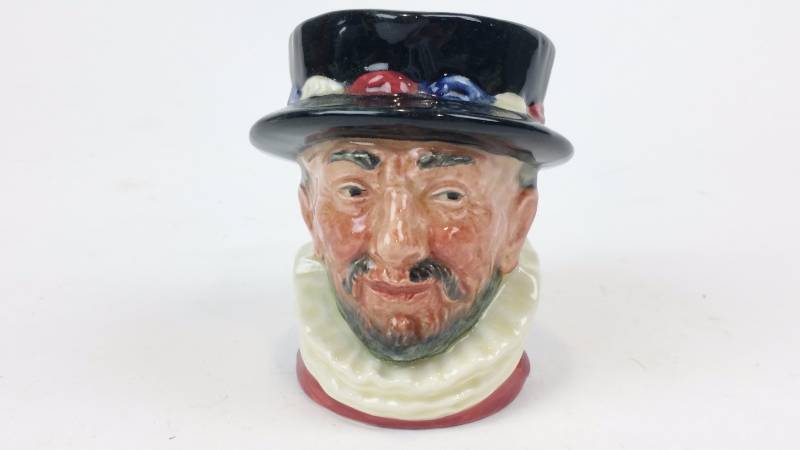 lot 104 image: Royal Doulton Toby Mug - Early