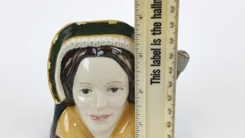 lot 114 image: Royal Doulton Catherine Howard D 6692
