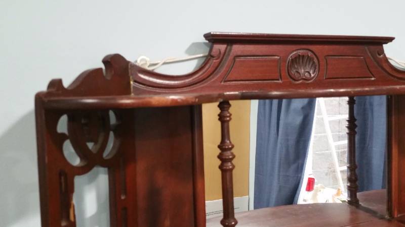 lot 33D image: Victorian Mirrored Whatnot Handing Shelf
