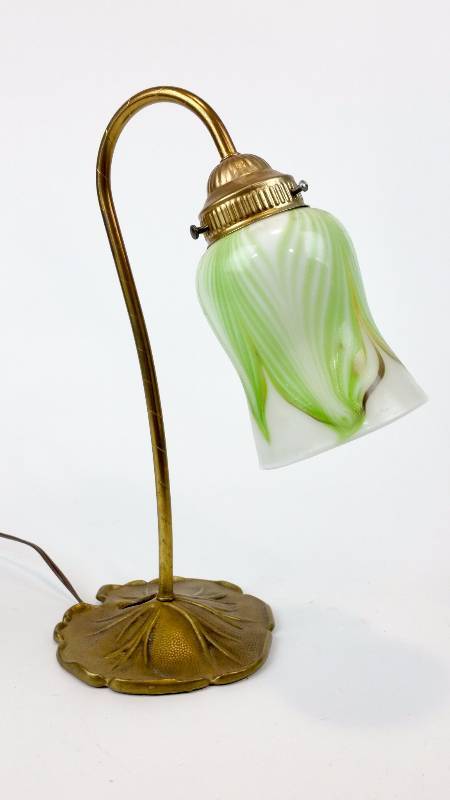 lot 10 image: Steuben Styled Lily Pulled Feather Lamp