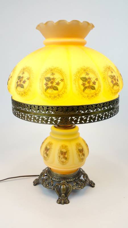 lot 6 image: Fenton Burmese () Double Parlor Lamp