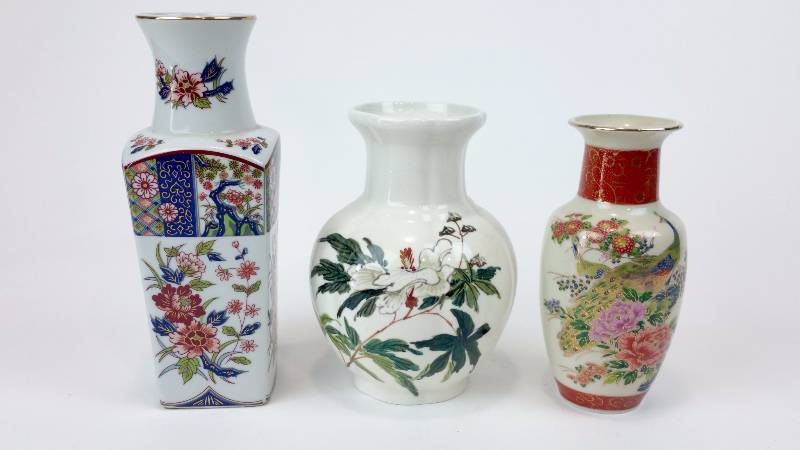 lot 20 image: Group of (3) Asian Porcelain Vases