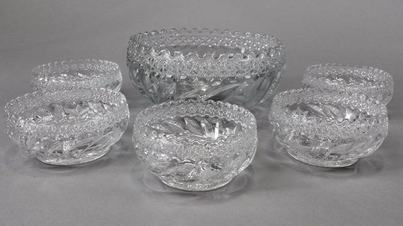 lot 36 image: Set of 6 Etched Crystal Serving Bowls