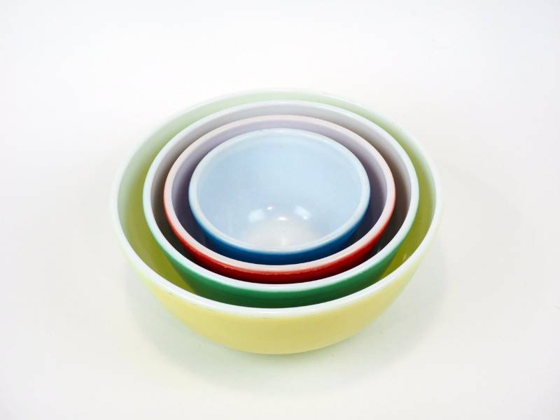 lot 31A image: Vintage Pyrex Nesting Bowls - Primary Colors
