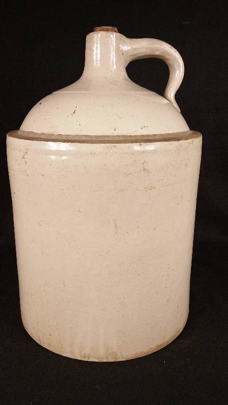 lot 132 image: Antique 5 Gallon Red Wing Shoulder Jug Crock - Large Wing