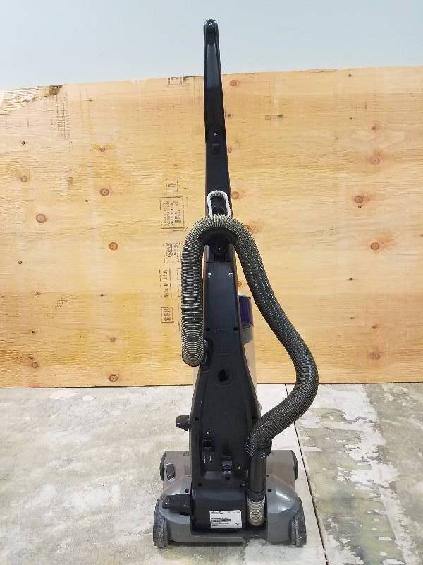 lot 199 image: Bissell 8531 CleanView Complete Pet Rewind Bagless 12 Amps Upright Vacuum Cleaner with Brush Attachment GOOD WORKING CONDITION