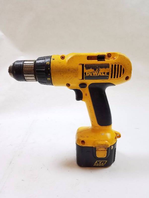 lot 234 image: DeWALT DW972 12V 38in Drill with Battery, Charger, and Hard Carry Case GOOD WORKING CONDITION