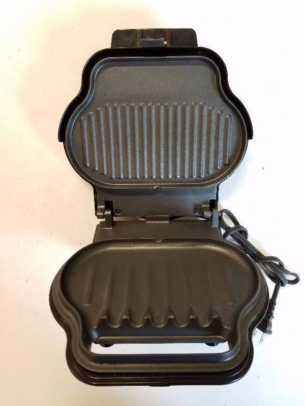 lot 261 image: George Foreman GR8BLK Lean Mean Fat Reducing Grilling Machine Inside Grill GOOD WORKING CONDITION