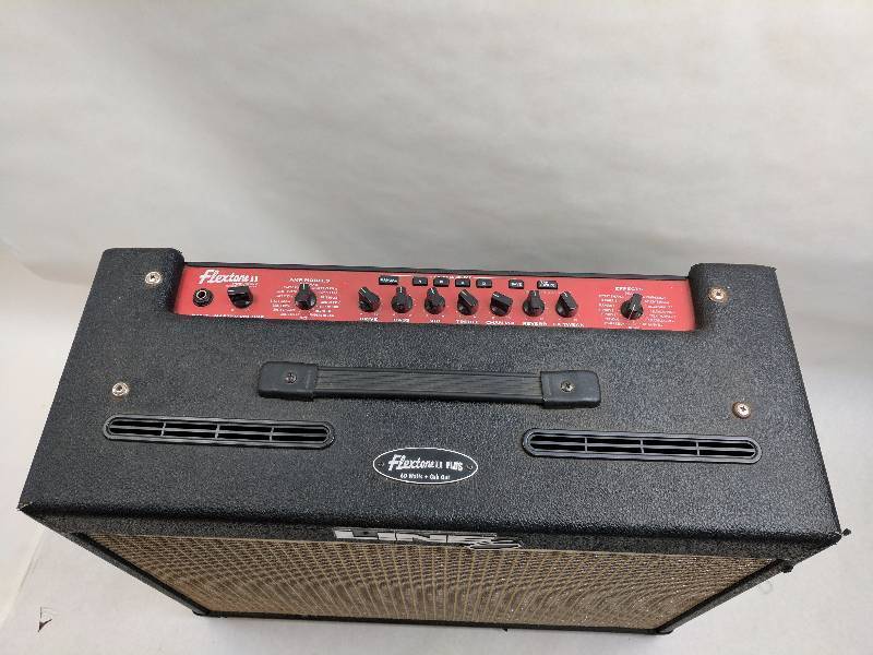 lot 42 image: Line 6 Flextone II Plus 1x12 Combo Guitar Amp
