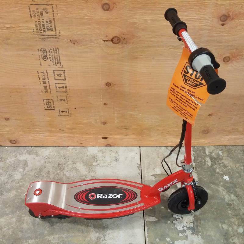 lot 445 image: Razor Electric Scooter E175 Red with box NON WORKING CONDITION