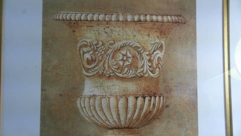 lot 612 image: Framed Planters Pot