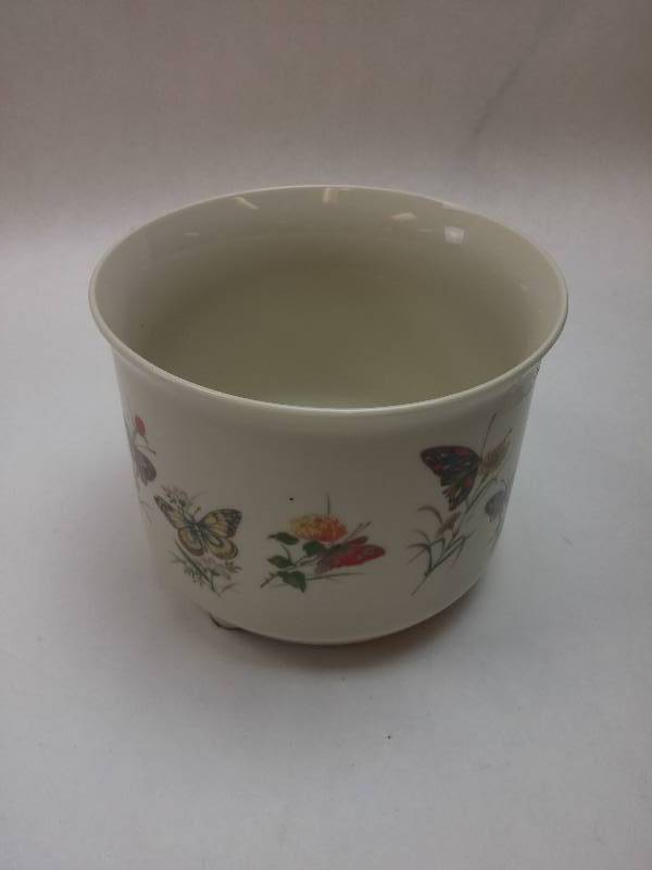 lot 424 image: Dew Takahashi San Francisco Hand Decorated Porcelain Butterfly Bowl Vase