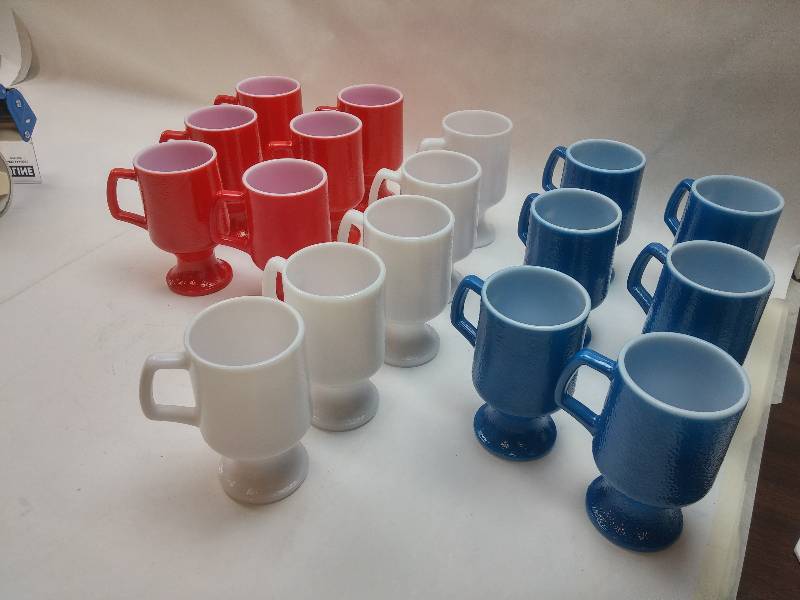 lot 430 image: Set of 17 Vintage Red, White, and Blue Borosilicate Glass Cups