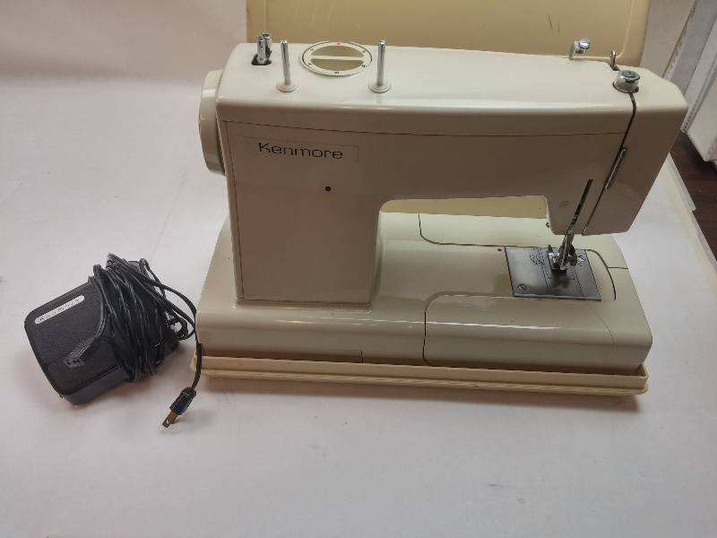 lot 440 image: Kenmore Vintage 158 19460 Heavy Duty Sewing Machine GOOD WORKING CONDITION
