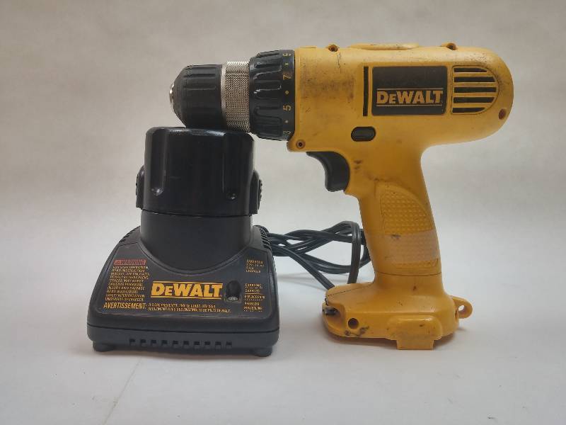 lot 389 image: DeWalt DW927 12V 38 Drill  Driver GOOD WORKING CONDITION