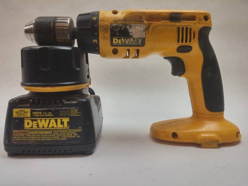 lot 390 image: DeWalt DW998 18V 12 Drill  Driver GOOD WORKING CONDITION