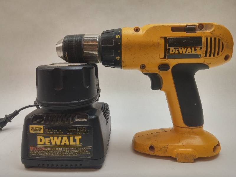 lot 391 image: DeWalt DW995 18V 12 Drill  Driver GOOD WORKING CONDITION