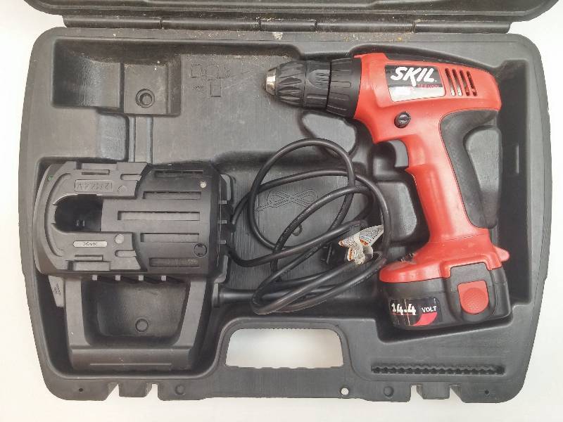 lot 393 image: Skil 144VXT 14.4V 38 Drill  Driver GOOD WORKING CONDITION