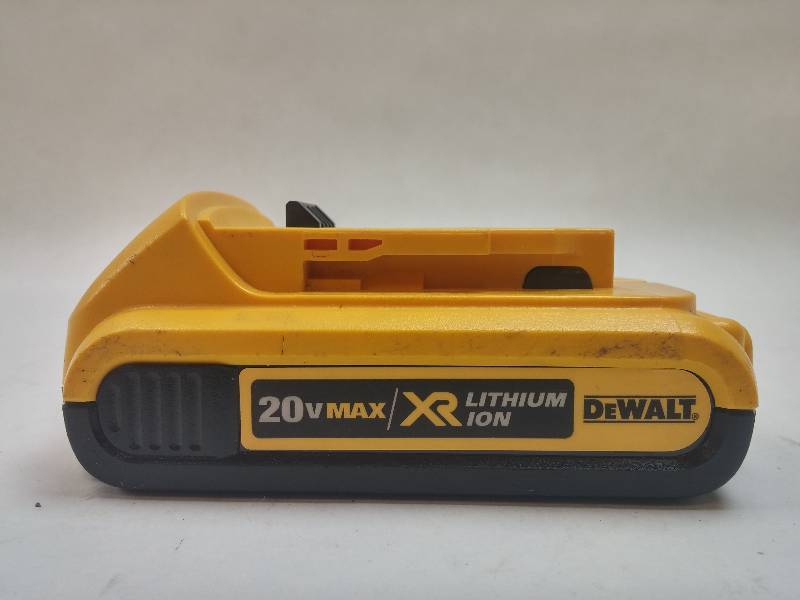lot 397 image: DeWalt DCB203 20V MAX Compact XR Lithium Ion Battery Pack GOOD WORKING CONDITION