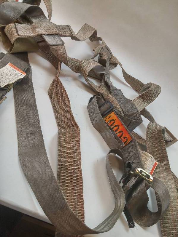 lot 483 image: Linemans Style Full Body Harness Model SP40302
